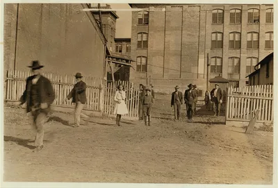 Newberry Mills, Newberry, S.C. Going home to dinner. Dec. 3/08.…, South Carolina, 1908