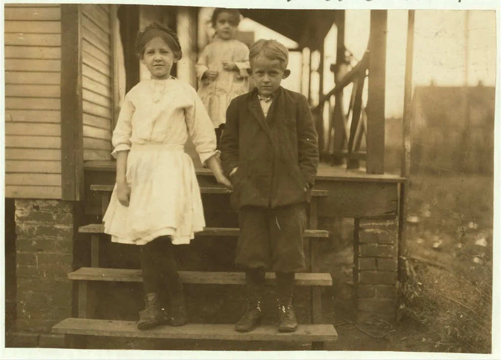 Pinkie Durham eight year old sweeper. See label #3730, and his sister…, Alabama, 1913