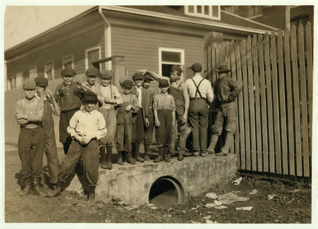 Group of young workers in Merrimack Mill (not the youngest). See…, Alabama, 1913