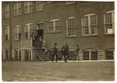 Workers in Fargo & Phelps Shoe Co., saw six boys and two girls…, Missouri, 1910