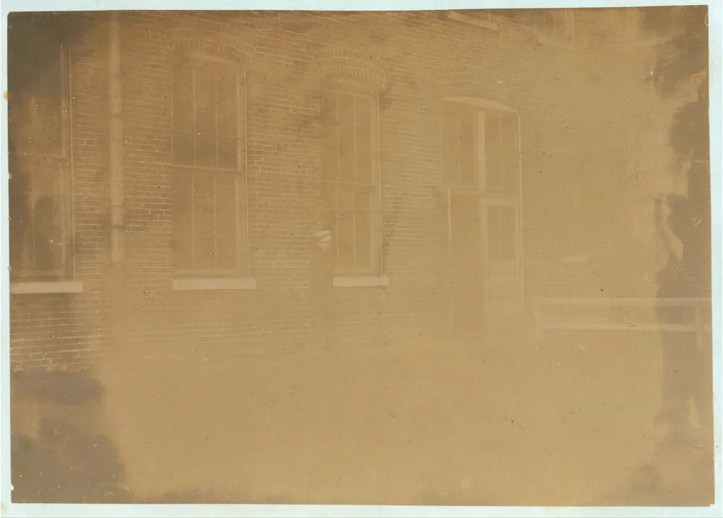 Going to work in Brown Shoe Factory 6:30 to 7 A.M. Location: Moberly,…, Missouri, 1910