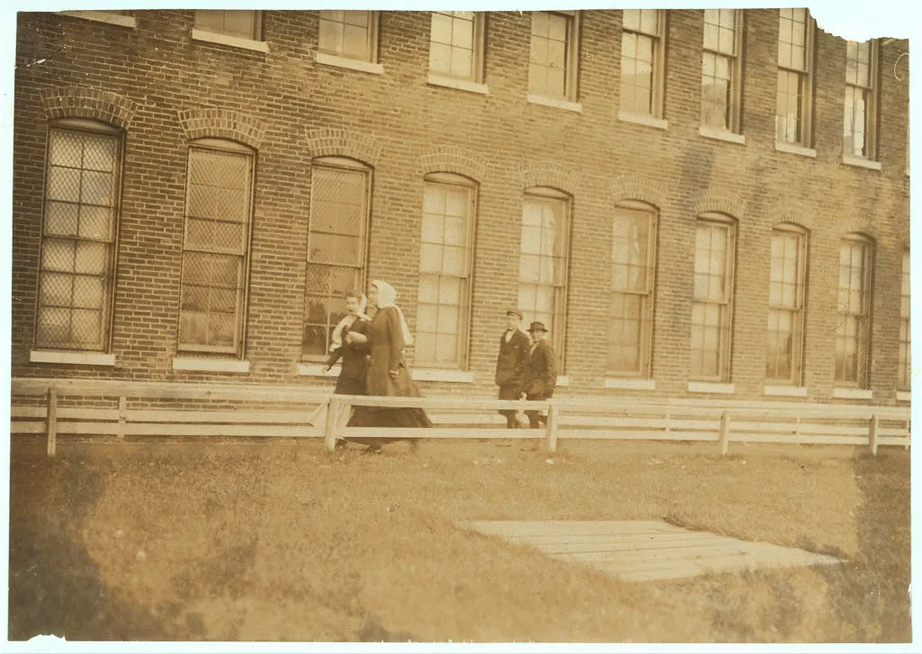 Noon hour at Brown Shoe Factory.  Location: Moberly, Missouri, 1910