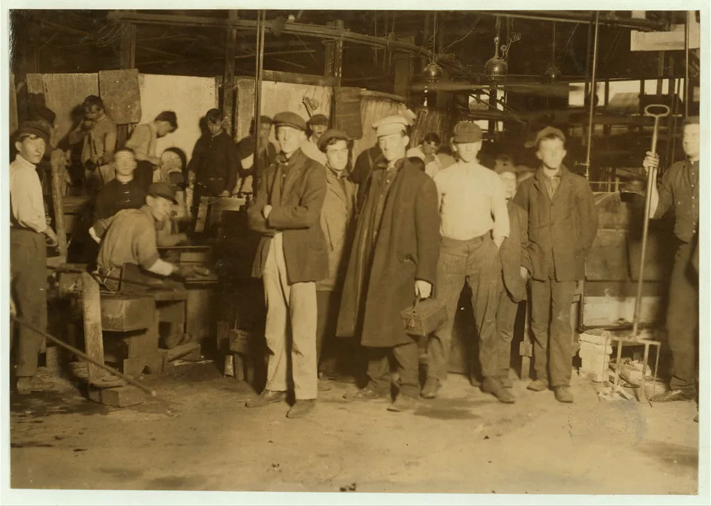 Some of the night shift waiting to go to work. Cumberland Glass…, New Jersey, 1909