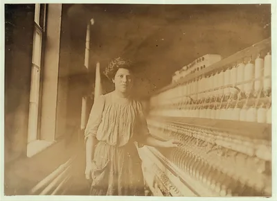 [A beautiful young spinner and doffer in Interlaken Mill, Arkwirght,…, Rhode Island, 1909