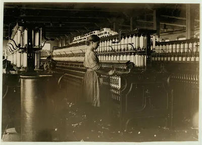 A spinner in Clyde Cotton Mill, Newton, N.C.  Location: Newton, North…, North Carolina, 1908