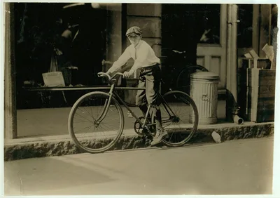 [Willie Roberts 11 year old delivery boy in Reiss Department Store.] …, Alabama, 1914