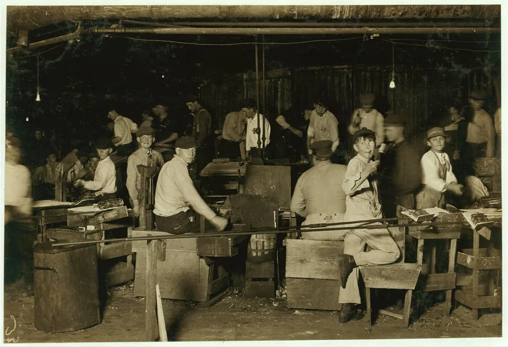 A midnight scene in More-Jonas [i.e., Jones?] Glass Works, Bridgeton,…, New Jersey, 1909
