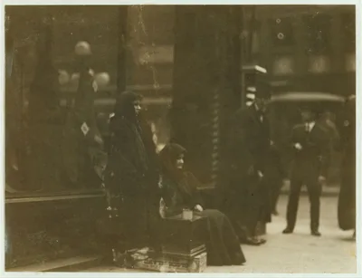 Beggar girl who sings and begs down town day and night. Witness E.N.…, Missouri, 1910