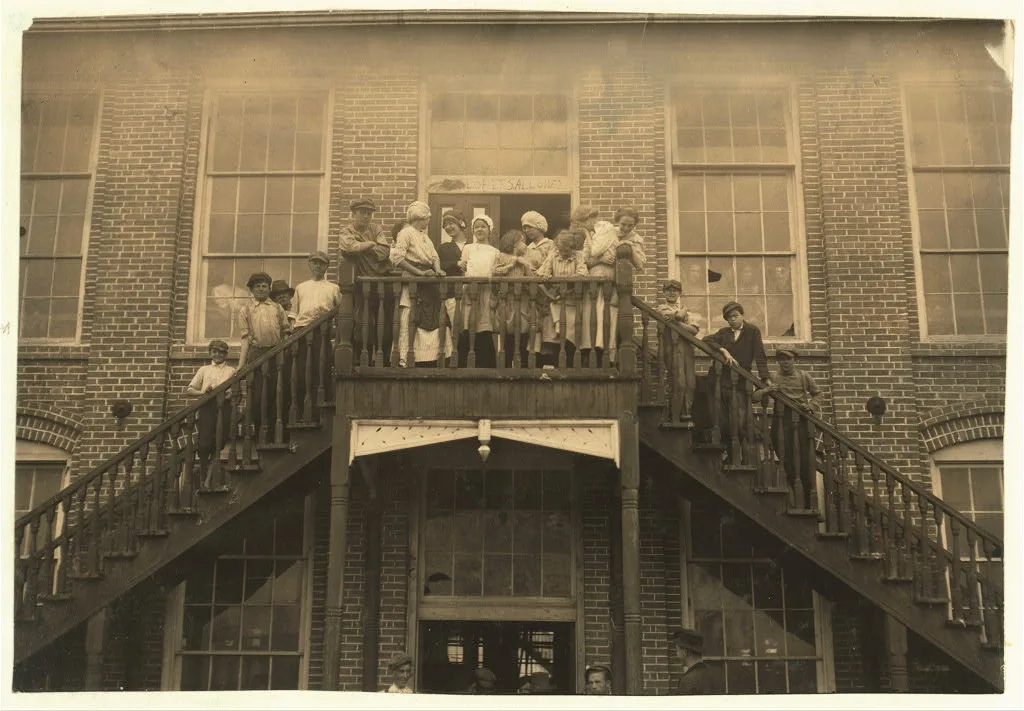 [Tolar, Hart and Holt Mills. All the children went in when the…, North Carolina, 1914