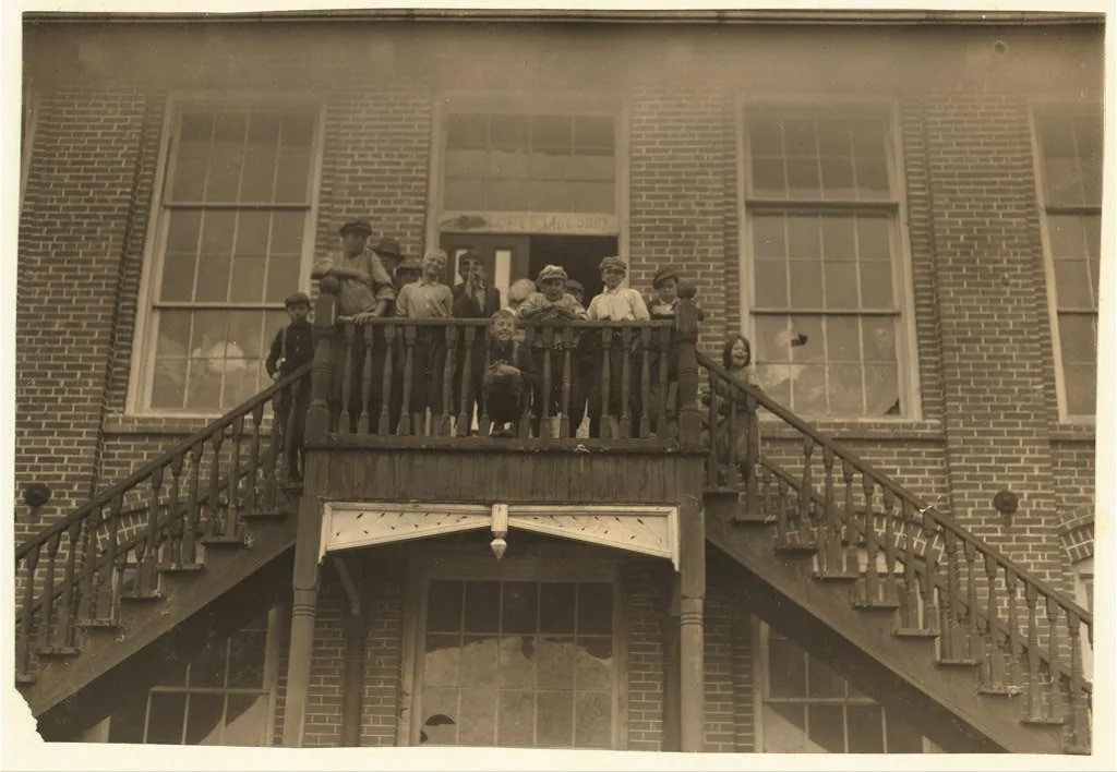 [Tolar, Hart and Holt Mills. All the children went in when the…, North Carolina, 1914