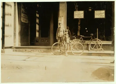 Messenger boys. Work until 11 P.M.  Location: New Haven, Connecticut, 1909