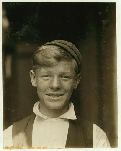 Hotel de Bum, Manager an old newsie.  Location: St. Louis, Missouri, 1910