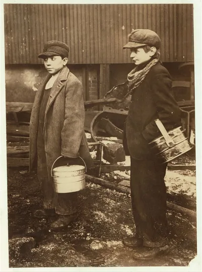 Going to their work at 5 P.M. "Sheeny Joe's" Glass House, January,…, Pennsylvania, 1913