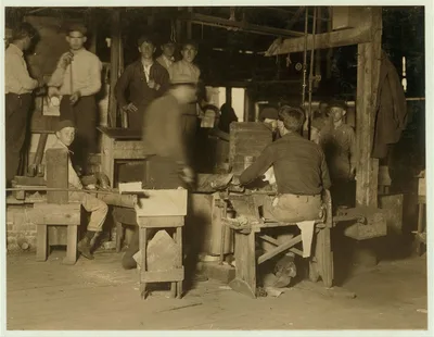 Scene in Cumberland Glass Works, Bridgeton, N.J. A young…, New Jersey, 1909