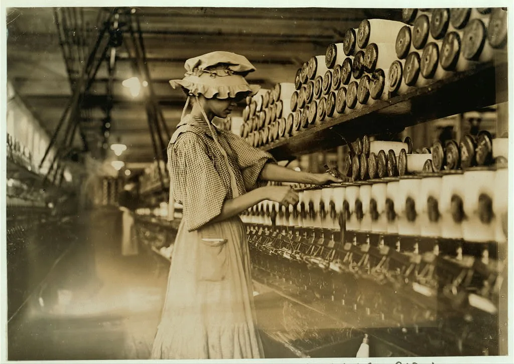 Young women (spooler) Kelser Mfg. Co., Salisbury, N.C.  Location:…, North Carolina, 1908