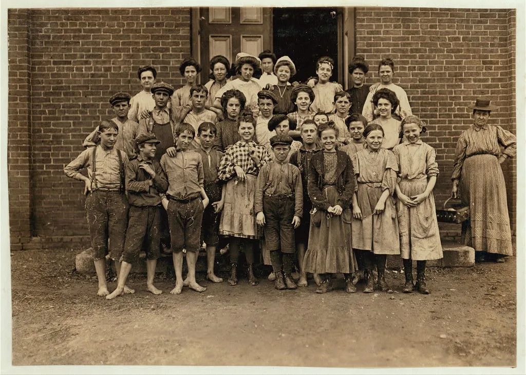 Workers in Enterprise Cotton Mill (Augusta, Ga.) Smallest boy (in…, Georgia, 1909