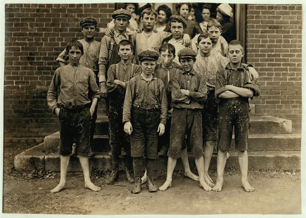 Workers in Enterprize [sic?] Mill, Augusta, Ga. Smallest boy in front…, Georgia, 1909