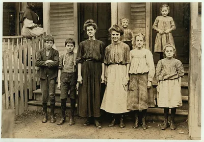 All 6 work in King Mill, Augusta, Ga. Little girl on end has been…, Georgia, 1909