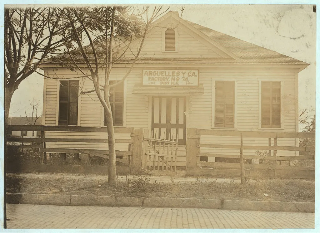 Arguelles Factory, Tampa, Fla. Not running to-day. Said to hire a…, Florida, 1909