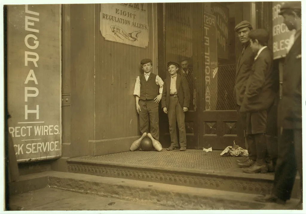 Bowling alley boys, New Haven, Conn. Many of these work until late at…, Connecticut, 1909