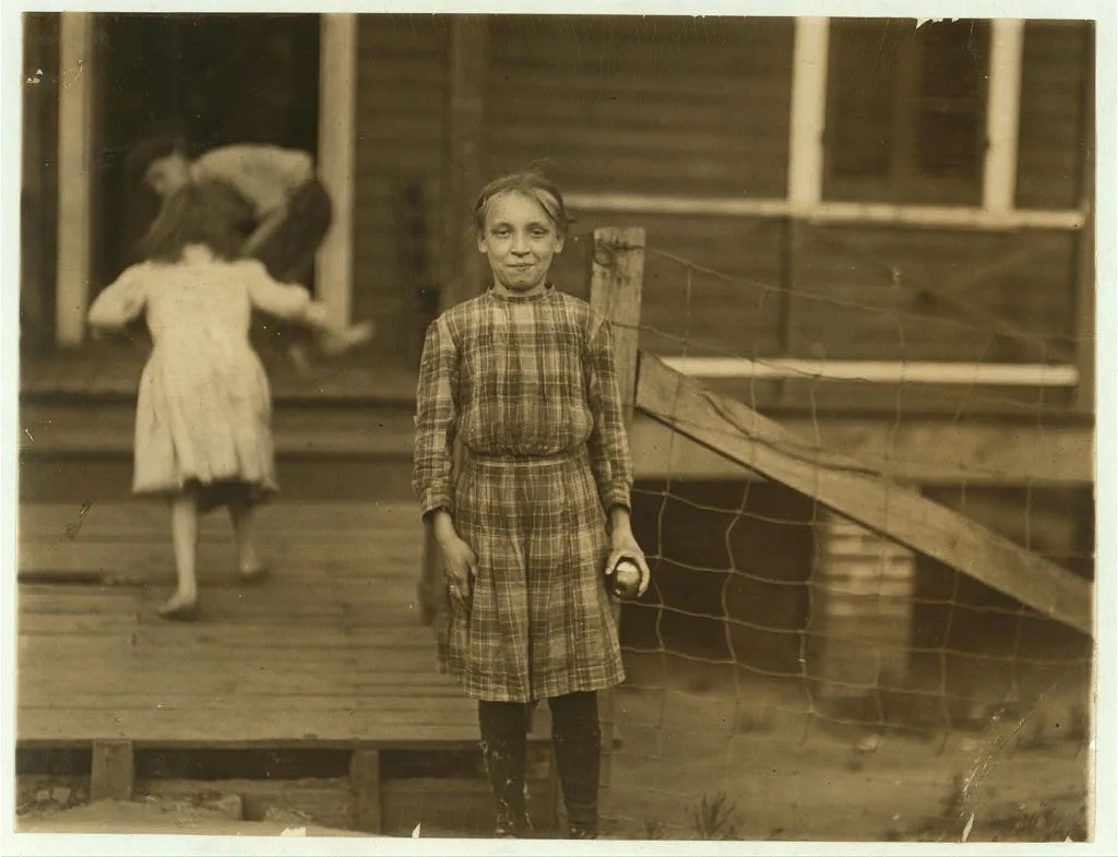 Minnie Lee Partain, a young helper in Columbus (Ga.) Manufacturing…, Georgia, 1913