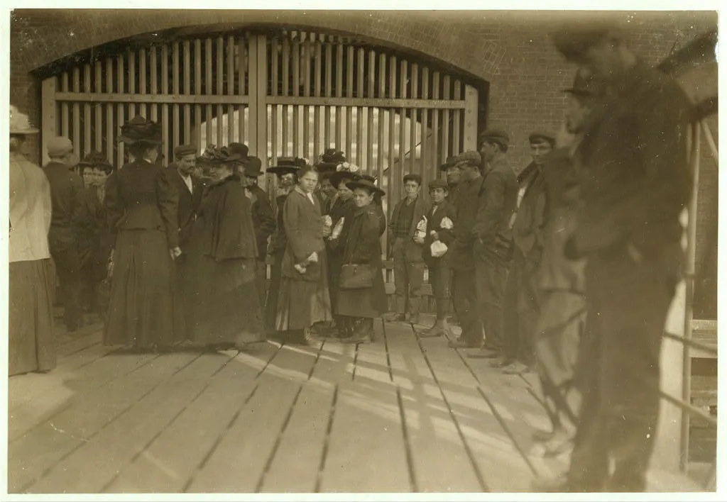 6:00 A.M. May 21, 1909. Going to work in Amoskeag Mfg. Co.,…, New Hampshire