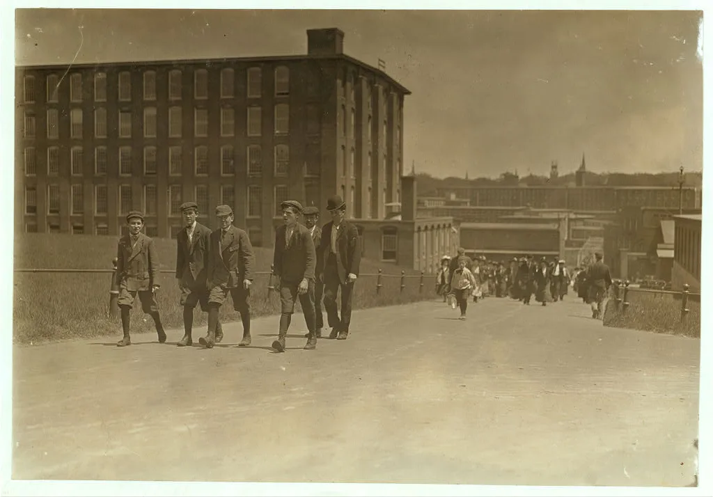 Boys in front work in Amoskeag Mills, Manchester, N.H. Location:…, New Hampshire, 1909