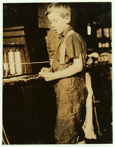 Youngsters making bands, cotton mill, North Pownal, Vt. Clarence…, Vermont, 1910