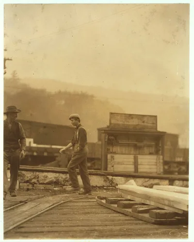Young boys working in Vermont Marble Co., Proctor, Vt. Very…, 1910