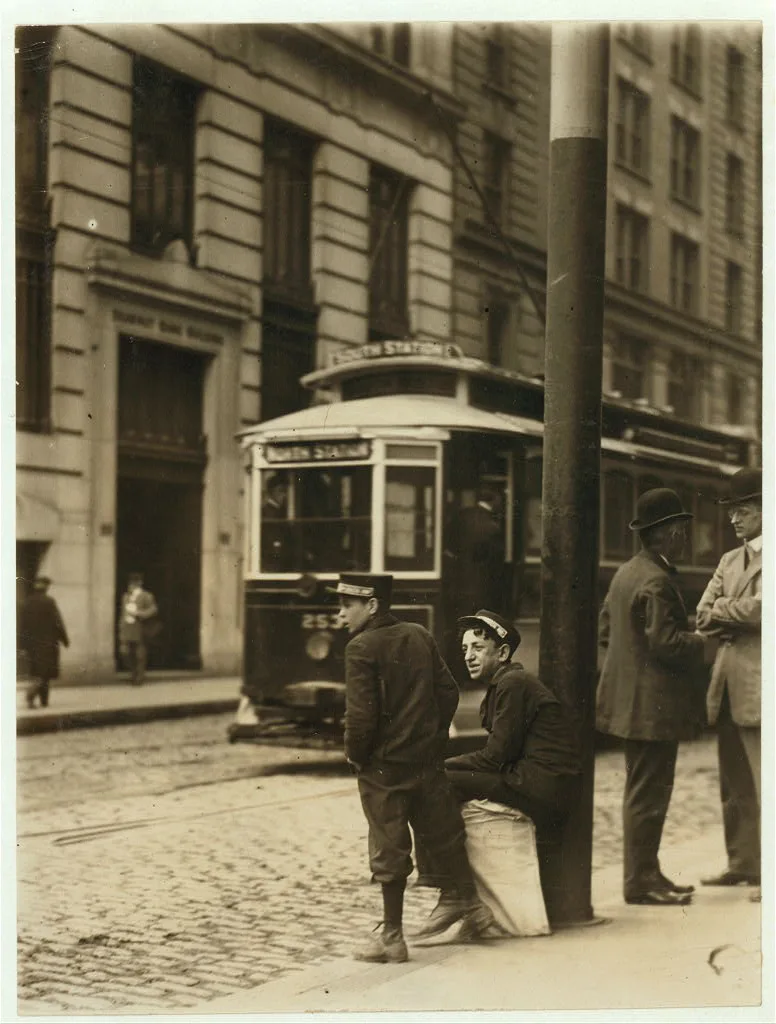 Day messengers.  Location: Boston, Massachusetts, 1910