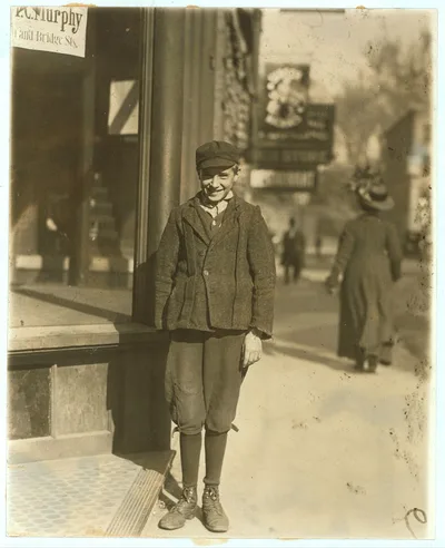 Chocolate machine operator - Kibbe's Factory. Earl Roberts, 15 years.…, Massachusetts, 1910