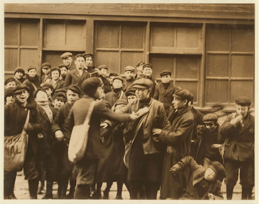 [Waiting for papers in Bank Alley, 4 P.M.]  Location: Syracuse, New…, New York (State), 1910