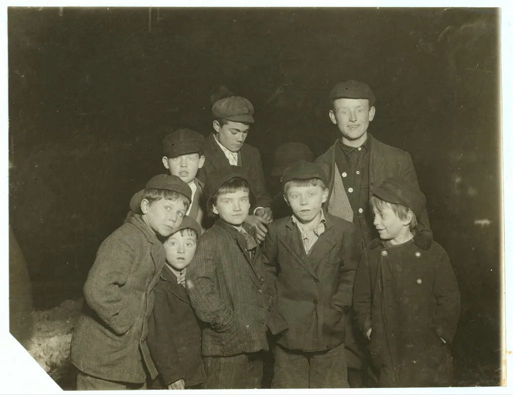 Youngsters hanging about the streets at 10 P.M.  Location: Troy, New…, New York (State), 1910