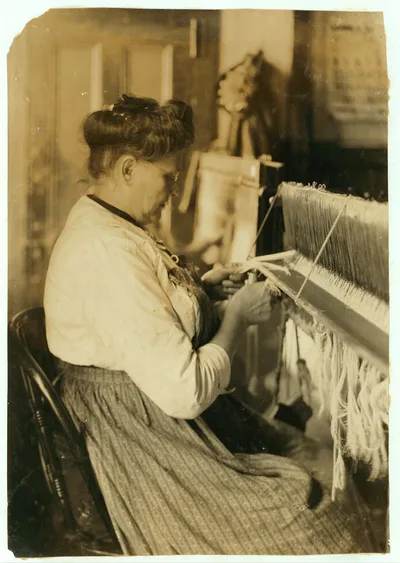 Old hand. Drawer-in for fifteen years. See 4159.  Location: Fall…, Massachusetts, 1916