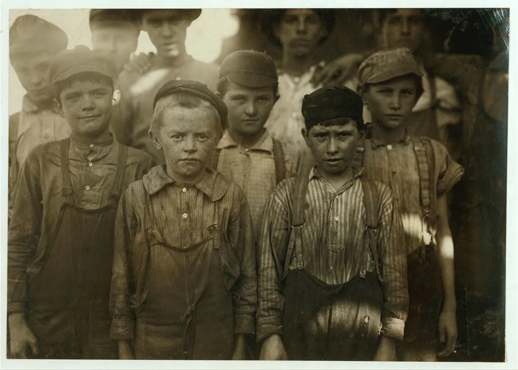"OUR BABY DOFFER" and some of the other infants all working in…, Alabama, 1910