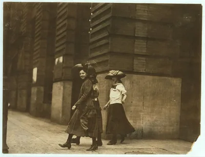 3 girls working in Salvan Medicine Factory and in Seed store. Olive…, Missouri, 1910
