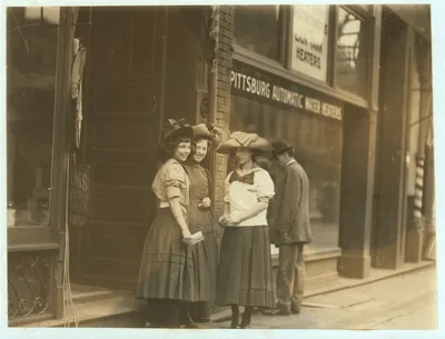 3 girls working in Salvan Medicine Factory and in a Seed Store. Olive…, Missouri, 1910