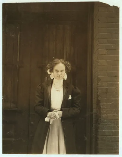 Young girl working 9 to 10 hours a day in Inland Type Foundry. …, Missouri, 1910