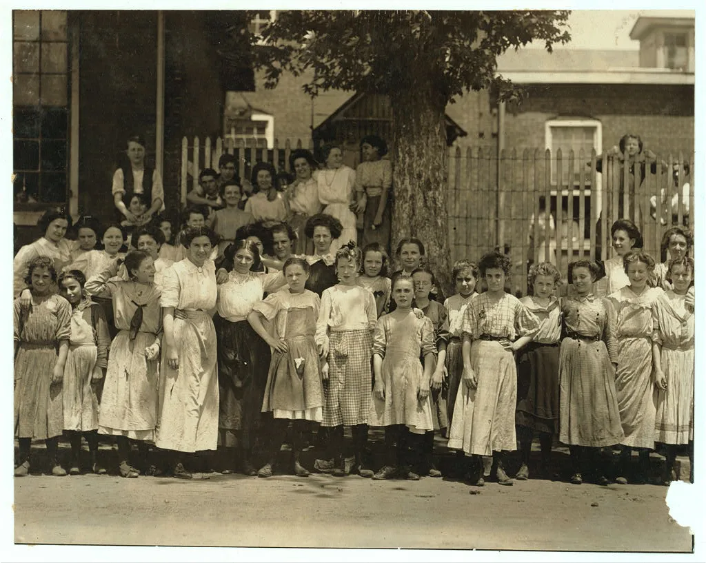 [Groups of girls workers at the gate of the American Tobacco Co.,…, Delaware, 1910
