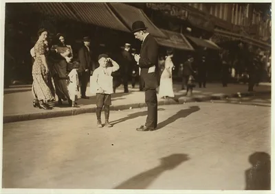 "Newsie" 125th St.  Location: New York, New York (State), 1910