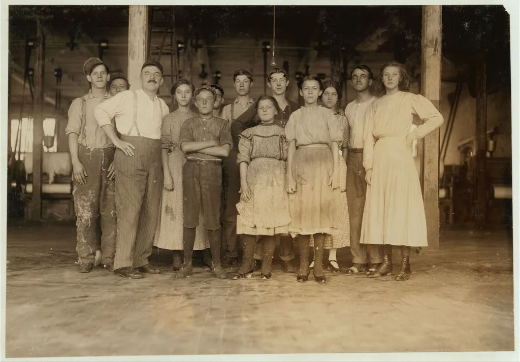 Group of card-room hands in Richmond Spinning Mills. Smallest girl in…, Tennessee, 1910
