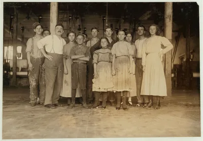 Group of card-room hands in Richmond Spinning Mills. Smallest girl in…, Tennessee, 1910