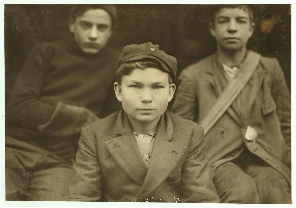 Boy's working in Benn's Messenger Service. Boy in middle is Thomas…, Tennessee, 1910