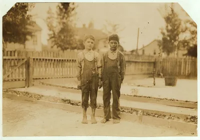 Vennie and Verdie Yelverton. Eleven and thirteen years old. (See…, Mississippi, 1911