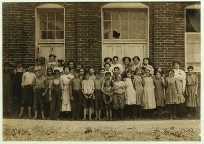 All are workers in Roanoke Cotton Mills (Va.) Smallest boy in the…, Virginia, 1911
