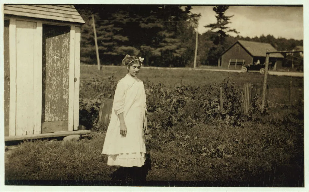 Elizabeth Demarais [i.e., Demaris?], 13 years old. A spinner in the…, Massachusetts, 1911