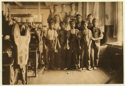 [Young doffer and spinner boys in Seaconnet Mill. The youngest are…, Massachusetts, 1912