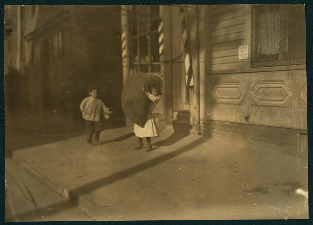 (For Child Welfare Exhibit 1912-13.) Tiny girl with big bag she is…, Rhode Island