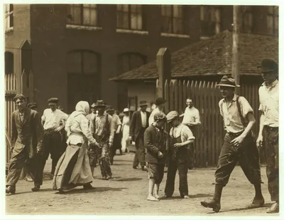 Noon hour at Massachusetts Mill, Lindale, Ga. During the days…, Georgia, 1913