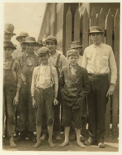 Noon hour at Massachusetts Mill, Lindale, Ga. During the days…, Georgia, 1913